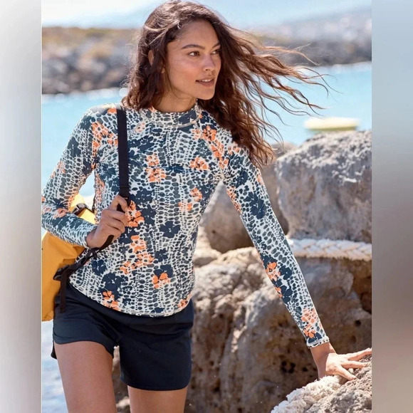 Garnet Hill Signature Rashguard Swim Long Sleeve Top in Pink Women’s Size Medium - Picture 3 of 9